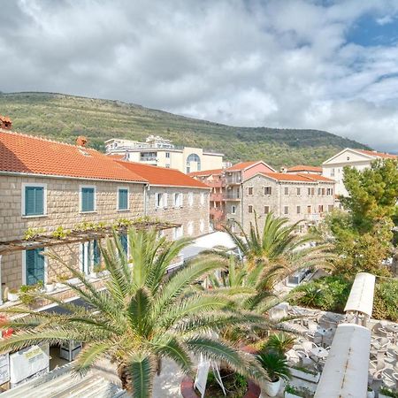Symphony Apartments Street View Petrovac Eksteriør bilde