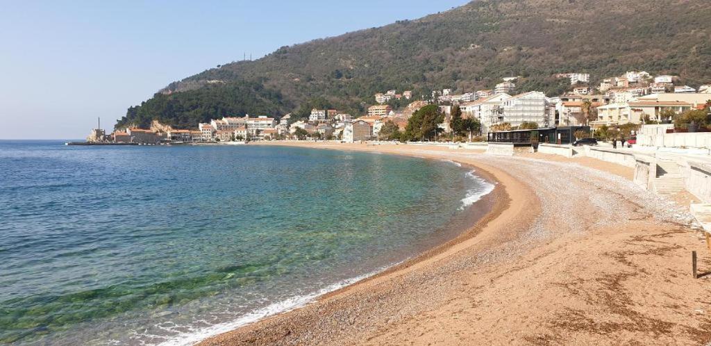 Symphony Apartments Street View Petrovac Eksteriør bilde