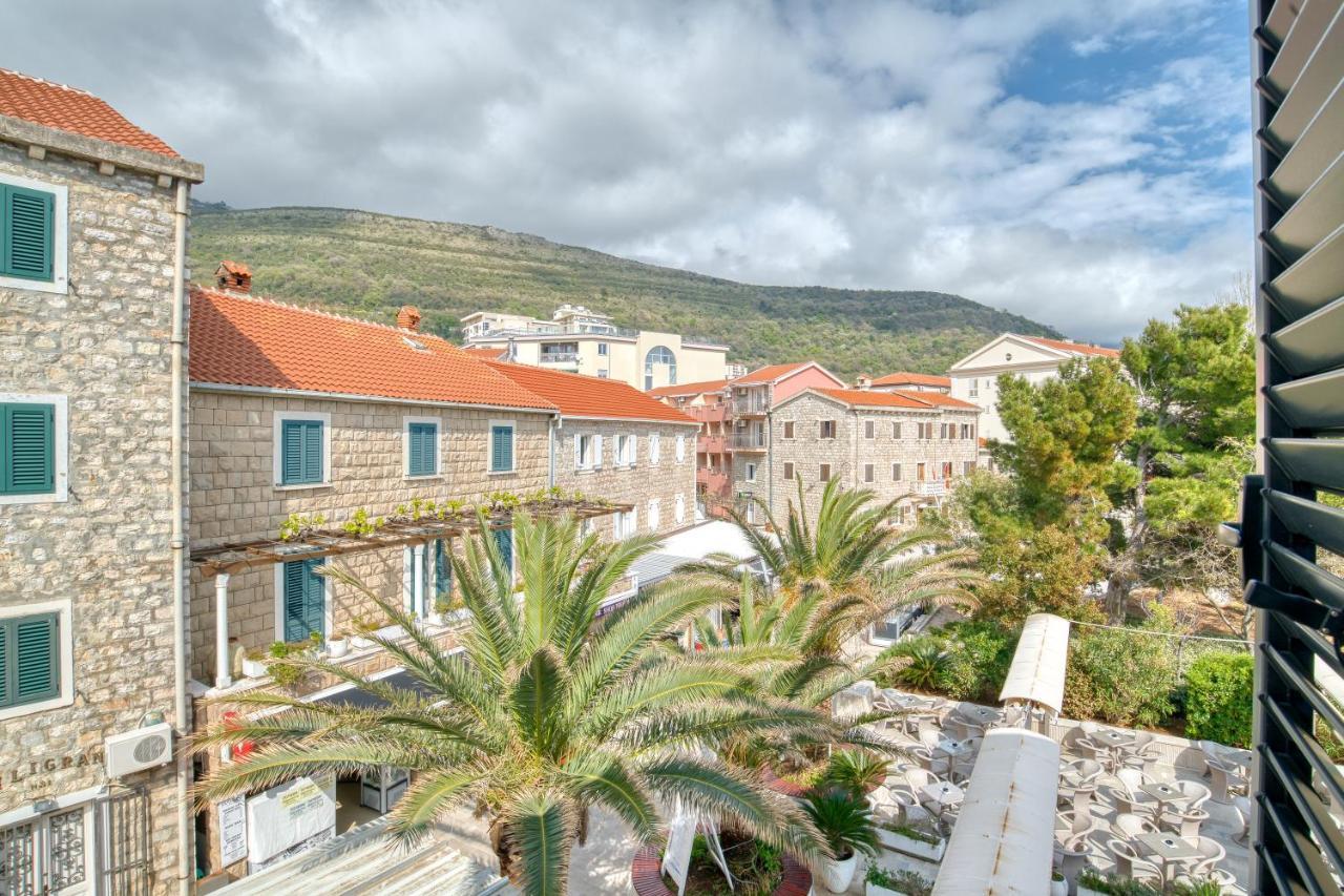 Symphony Apartments Street View Petrovac Eksteriør bilde